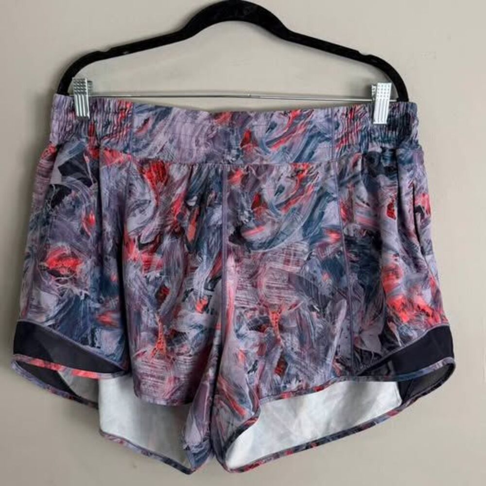 Lululemon Hotty Hot High-Rise Short 4" - Size 16
